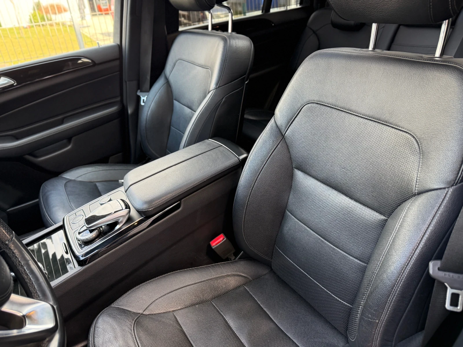 Mercedes-Benz GLS 350 AMG-Optic+ 4Matic+ Designo+ 7места+ Harman/Cardon, снимка 11 - Автомобили и джипове - 53980729