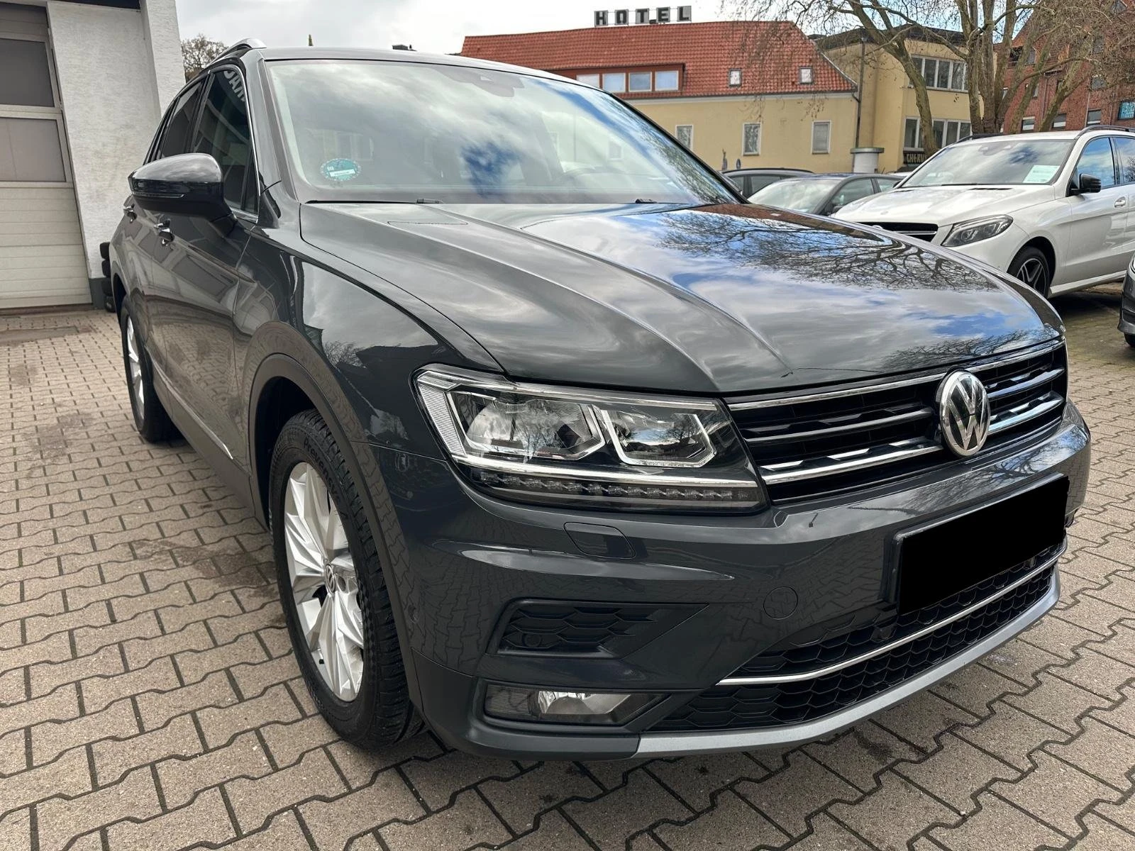 VW Tiguan 2.0TDI/DSG/ ACC/LANE/PARK ASSIST/КАМЕРА/KEYLESS | Auto.bg — изображение 1