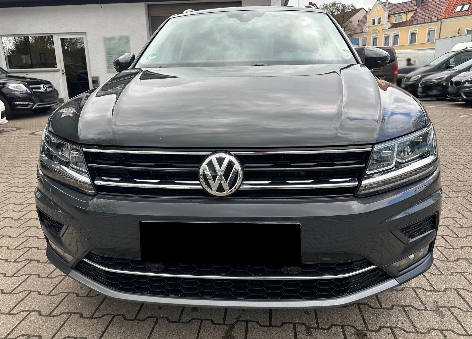 VW Tiguan 2.0TDI/DSG/ ACC/LANE/PARK ASSIST/КАМЕРА/KEYLESS, снимка 2 - Автомобили и джипове - 54063526