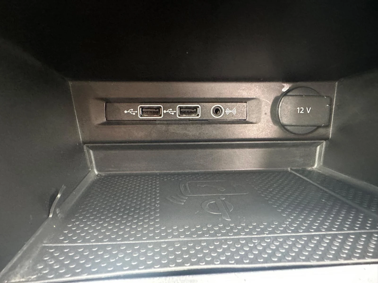 VW Tiguan 2.0TDI/DSG/ ACC/LANE/PARK ASSIST/КАМЕРА/KEYLESS, снимка 15 - Автомобили и джипове - 54063526