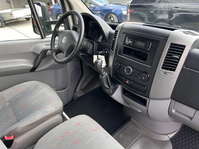 VW Crafter 2.5TDI 3.5т. 4.40м. Клима , снимка 12 - Бусове и автобуси - 49272362