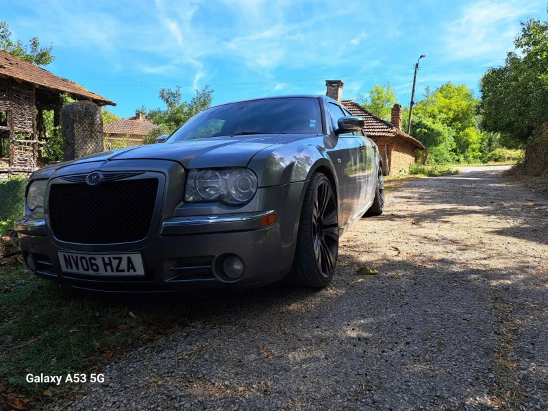 Chrysler 300c, снимка 1 - Автомобили и джипове - 47345987