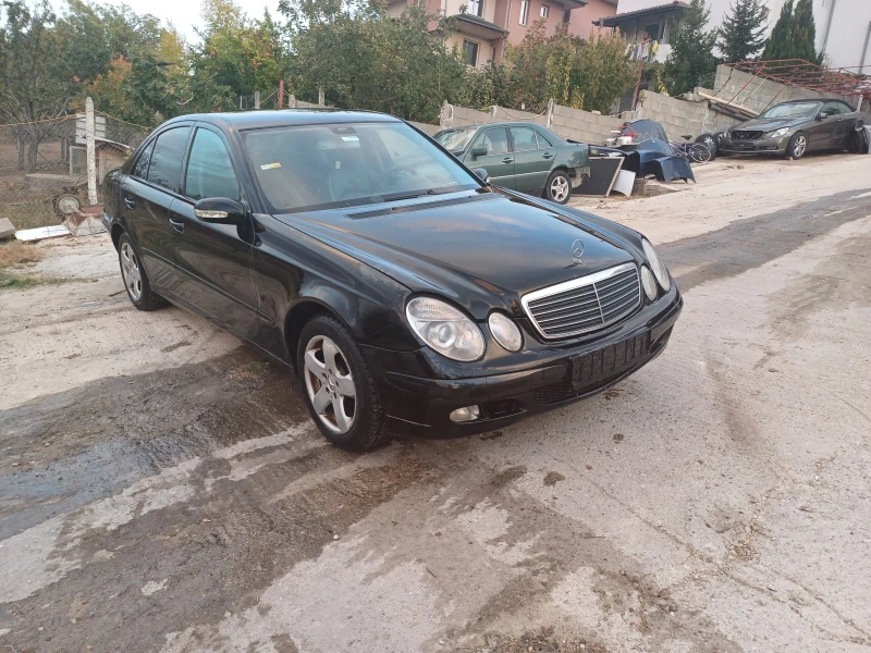 Mercedes-Benz E 220, снимка 13 - Автомобили и джипове - 47173328