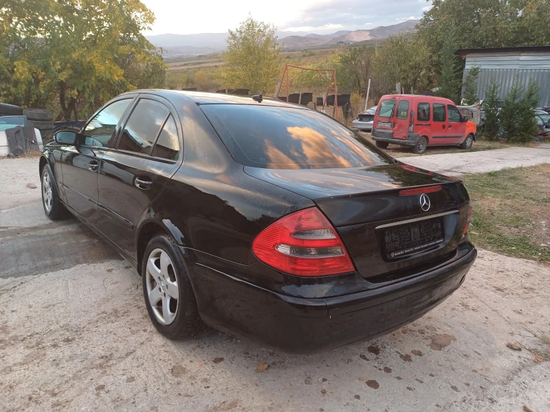 Mercedes-Benz E 220, снимка 11 - Автомобили и джипове - 47173328