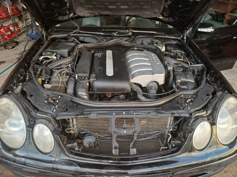 Mercedes-Benz E 220, снимка 3 - Автомобили и джипове - 47173328