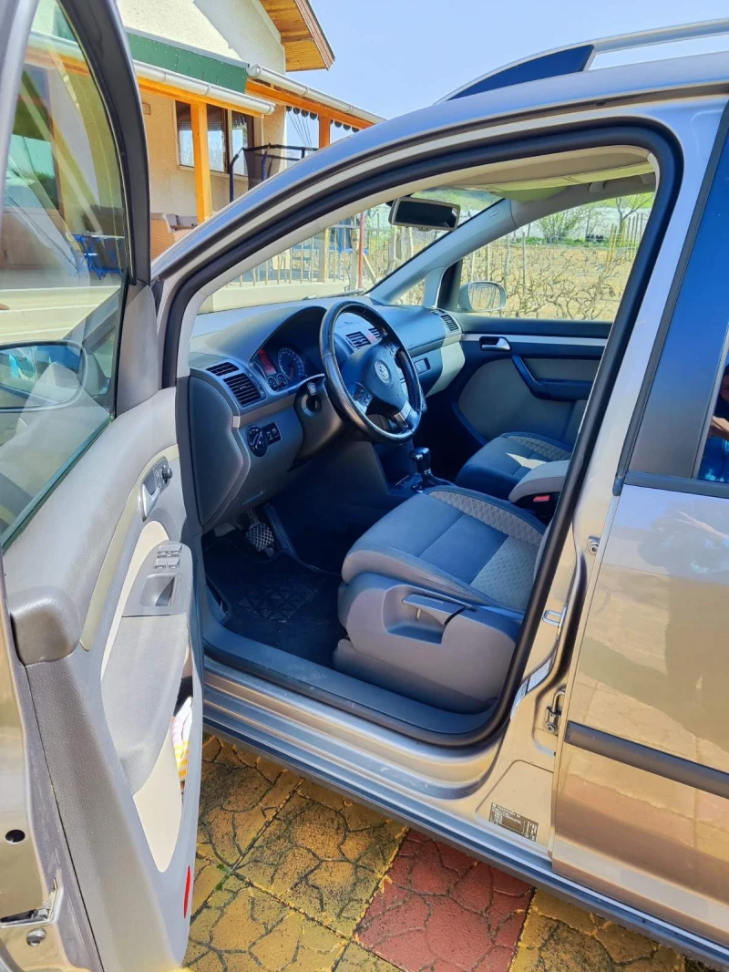 VW Touran Cross Touran , снимка 9 - Автомобили и джипове - 50432537