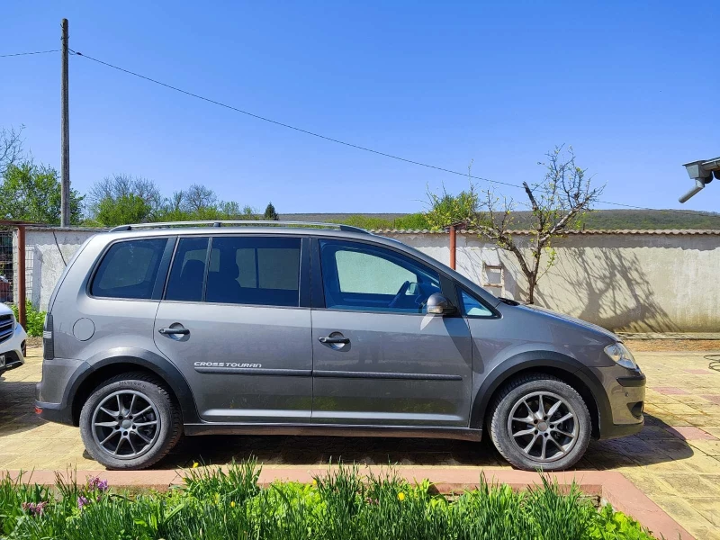 VW Touran Cross Touran , снимка 3 - Автомобили и джипове - 50432537