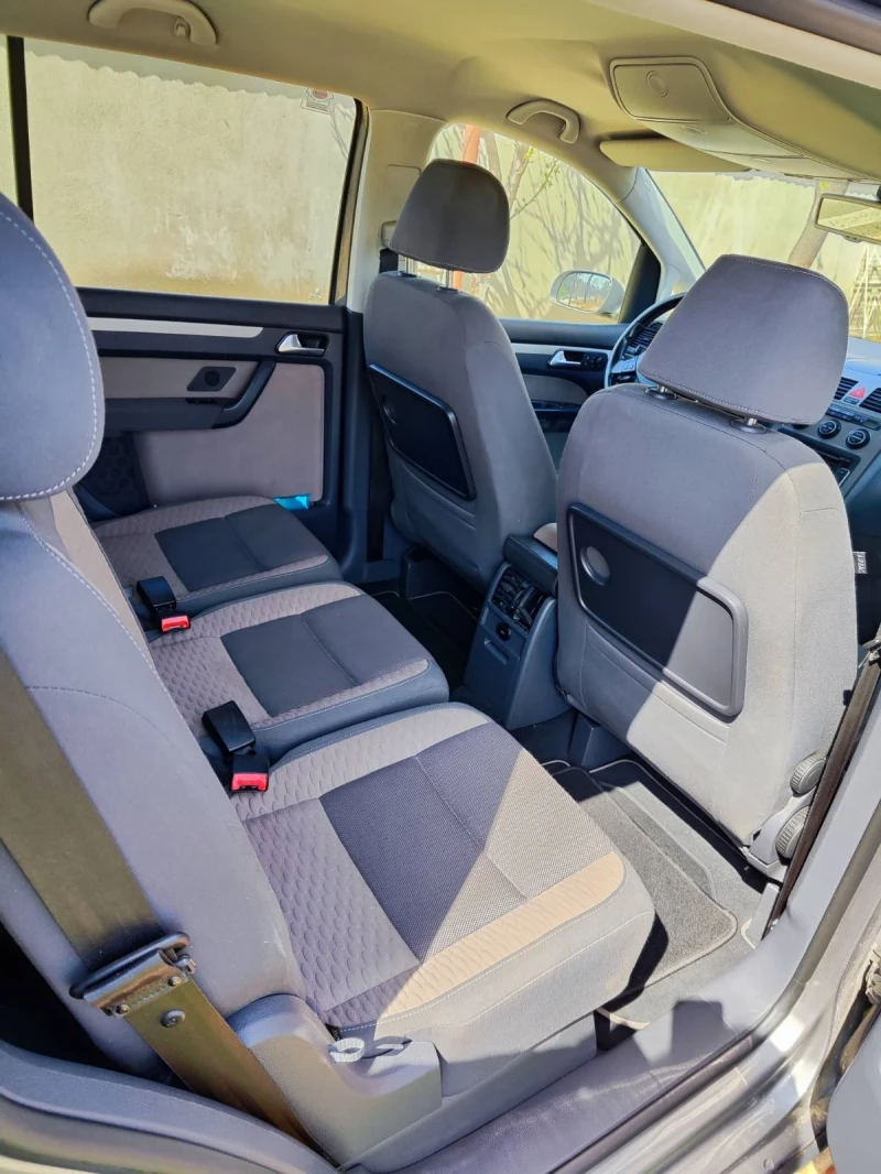 VW Touran Cross Touran , снимка 16 - Автомобили и джипове - 50432537