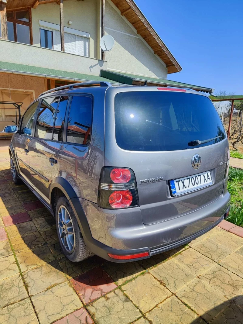 VW Touran Cross Touran , снимка 4 - Автомобили и джипове - 50432537