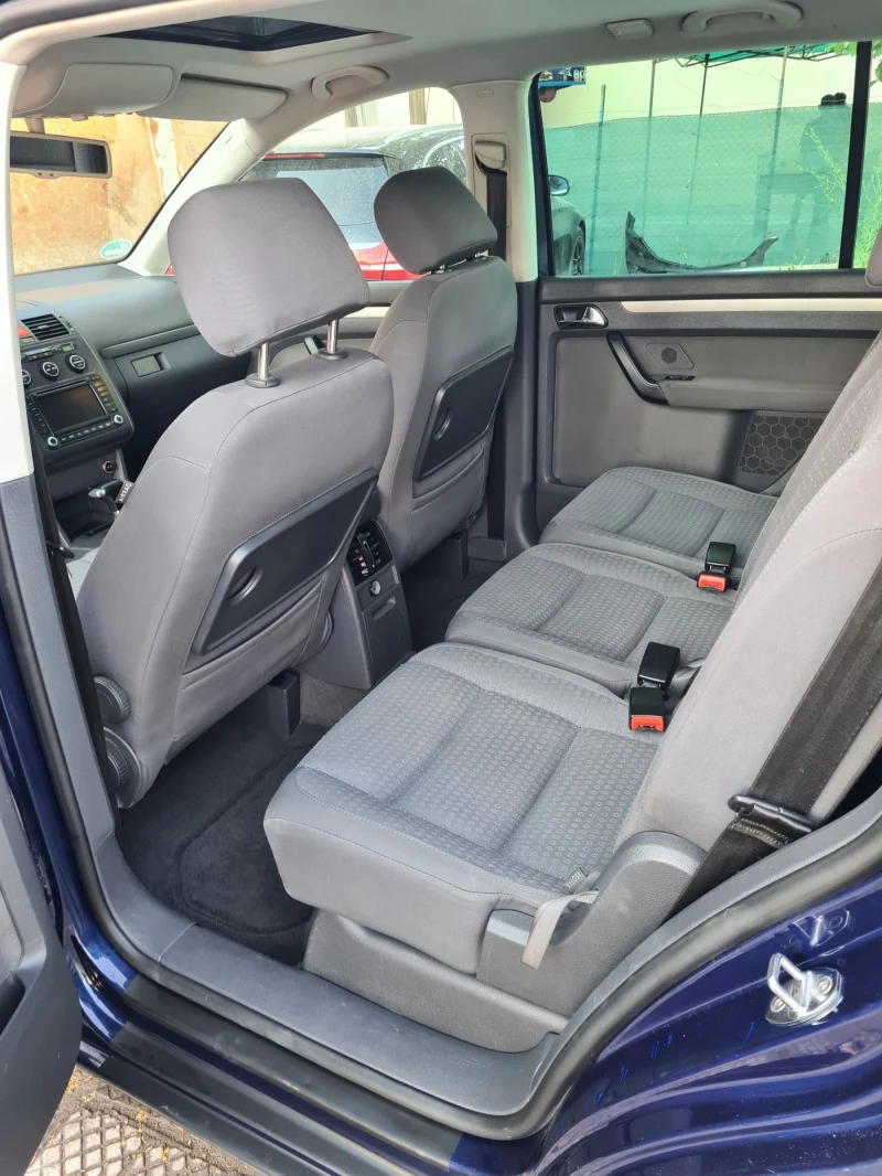 VW Touran 2.0 TDI 140к.с. АВТОМАТИК, снимка 12 - Автомобили и джипове - 52486251