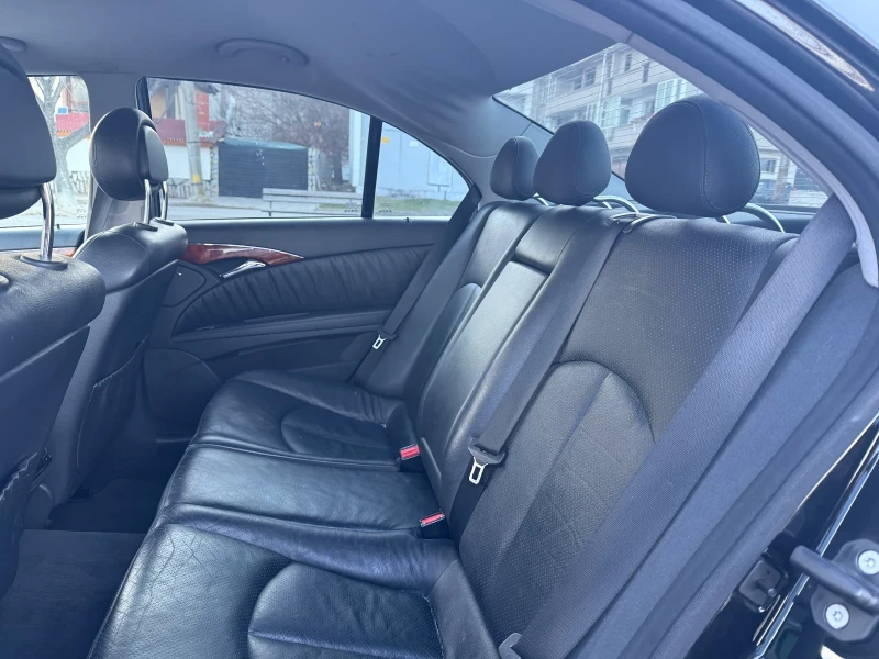 Mercedes-Benz E 280 Реален пробег/РЕДОВИ МОТОР, снимка 15 - Автомобили и джипове - 53156368