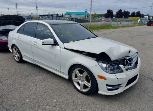 Mercedes-Benz C 300 3.0l v6/Внос от Канада/Цена до България, снимка 2 - Автомобили и джипове - 48175762