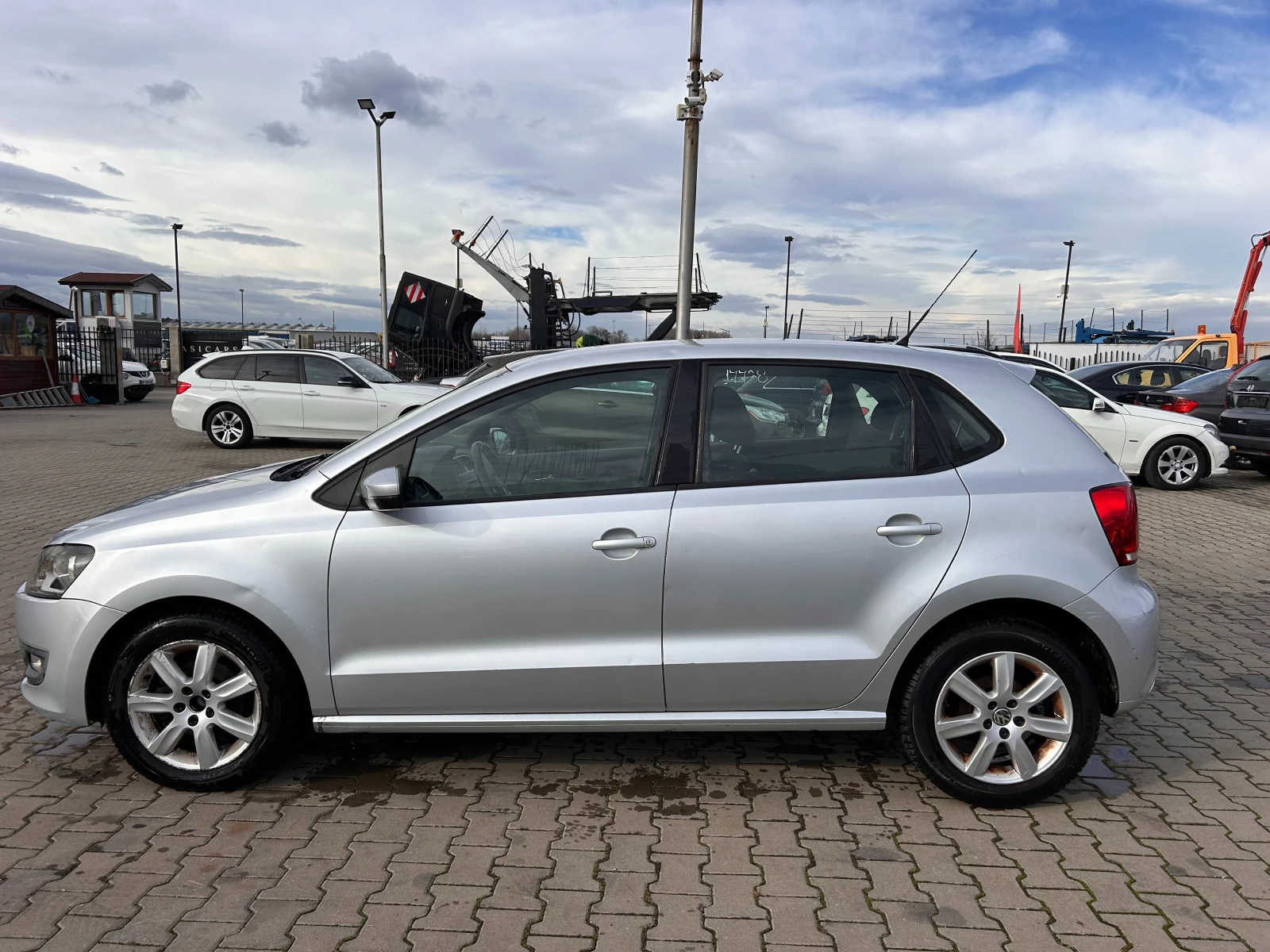 VW Polo 1.4i NAVI EURO 5 - изображение 9