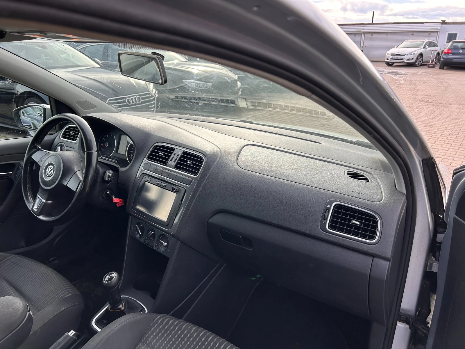 VW Polo 1.4i NAVI EURO 5 - изображение 10