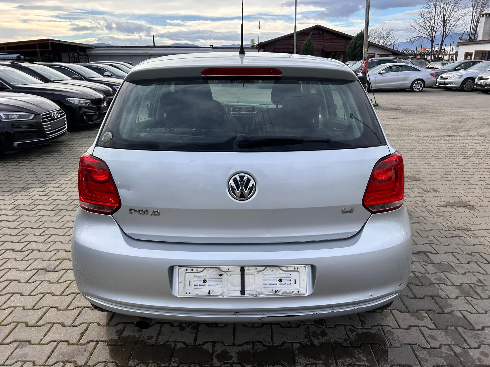 VW Polo 1.4i NAVI EURO 5 - изображение 7