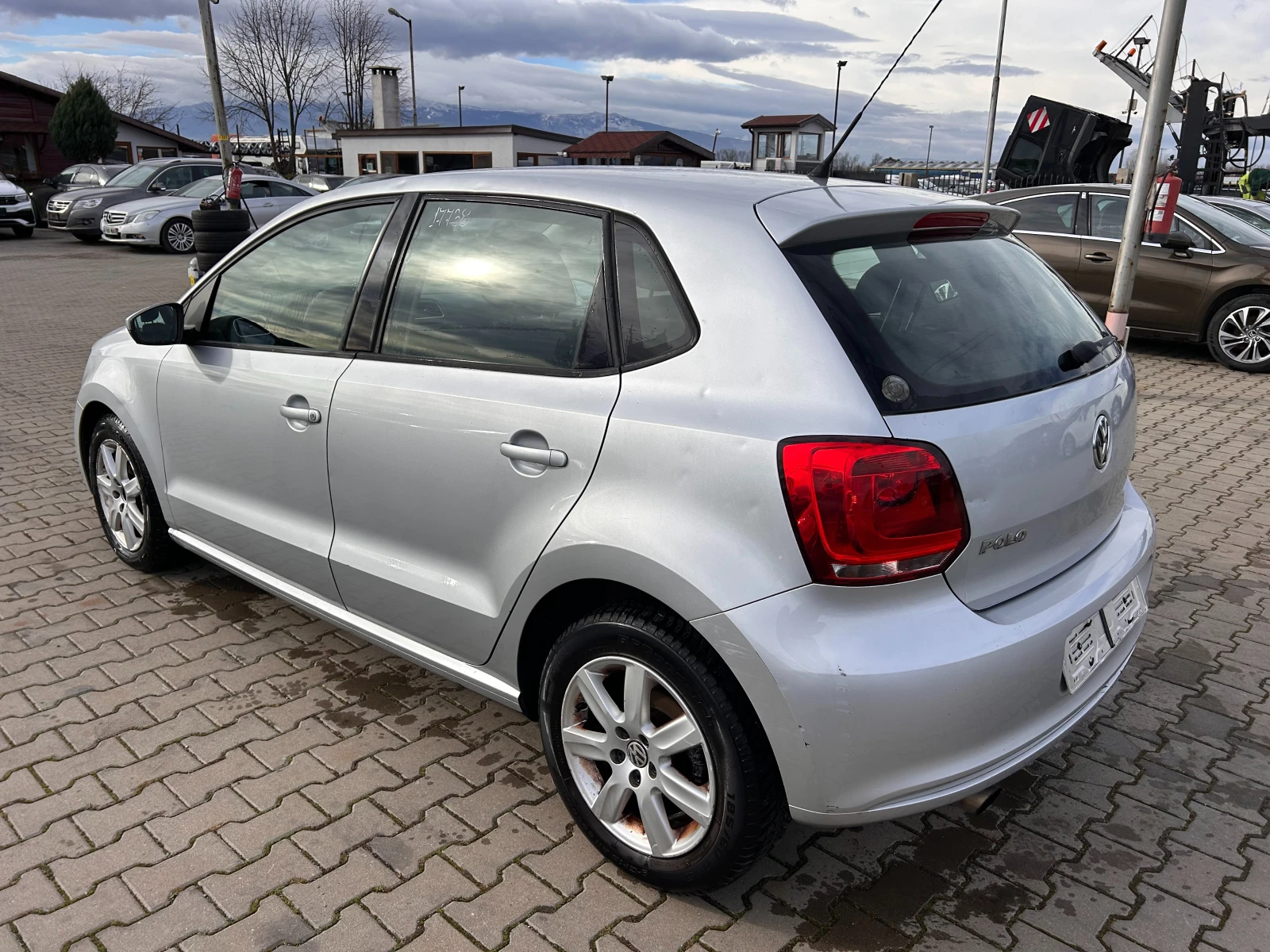 VW Polo 1.4i NAVI EURO 5 - изображение 8