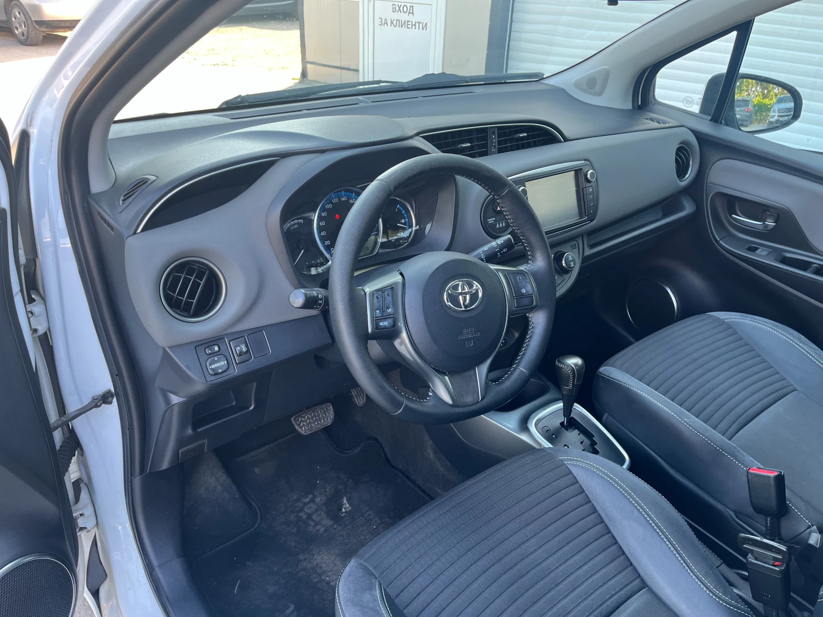 Toyota Yaris Hybrid FACELIFT - изображение 6