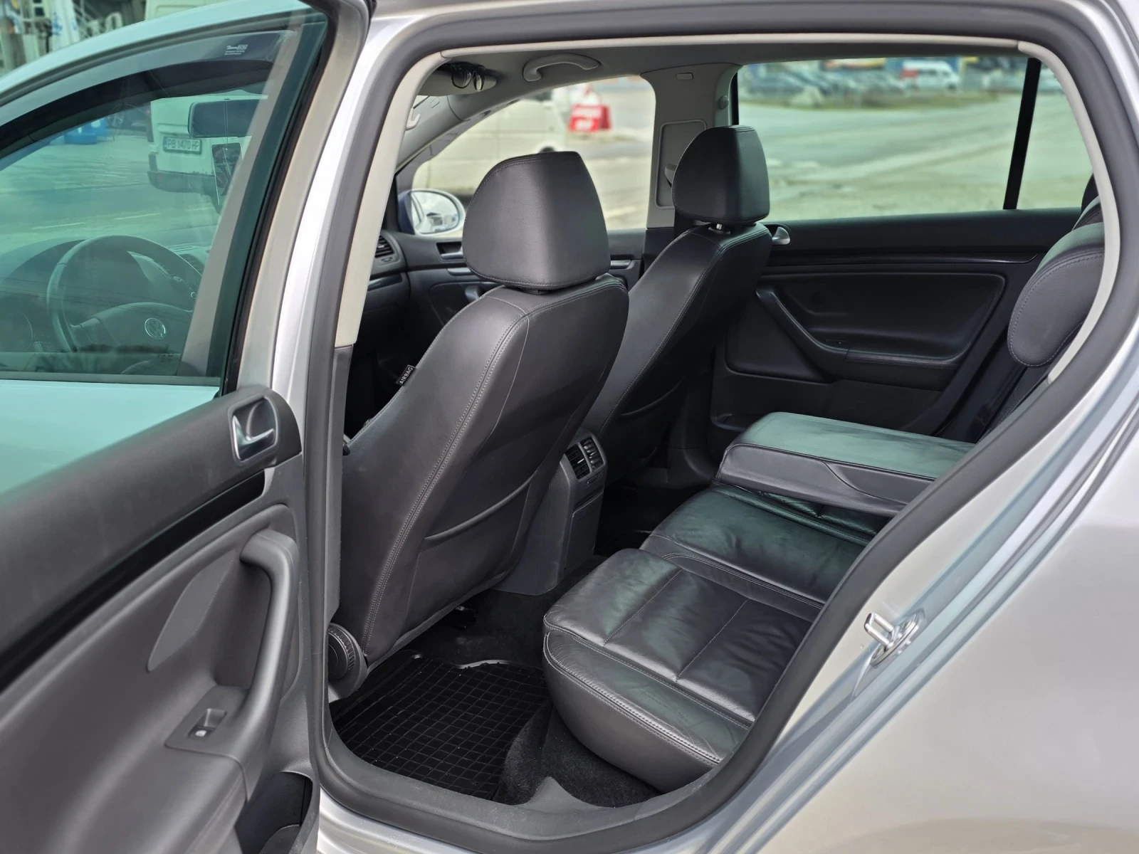 VW Golf 1.9tdi 156 хл! Кара се Всеки ден Обслужен  - изображение 10