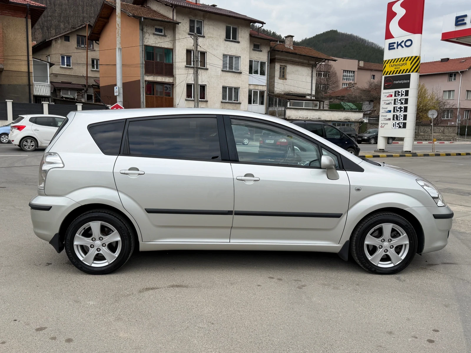 Toyota Corolla verso 1.8vvti Автомат 6+ 1, снимка 7 - Автомобили и джипове - 53906792