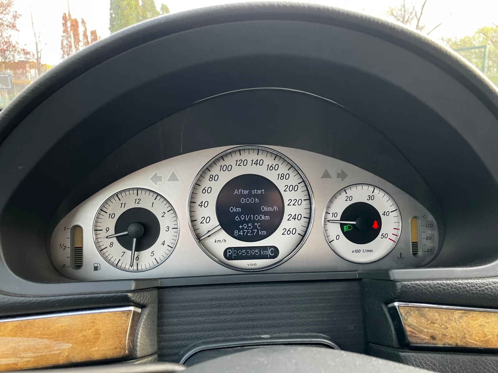 Mercedes-Benz E 280 Avantgarde, снимка 11 - Автомобили и джипове - 54272269