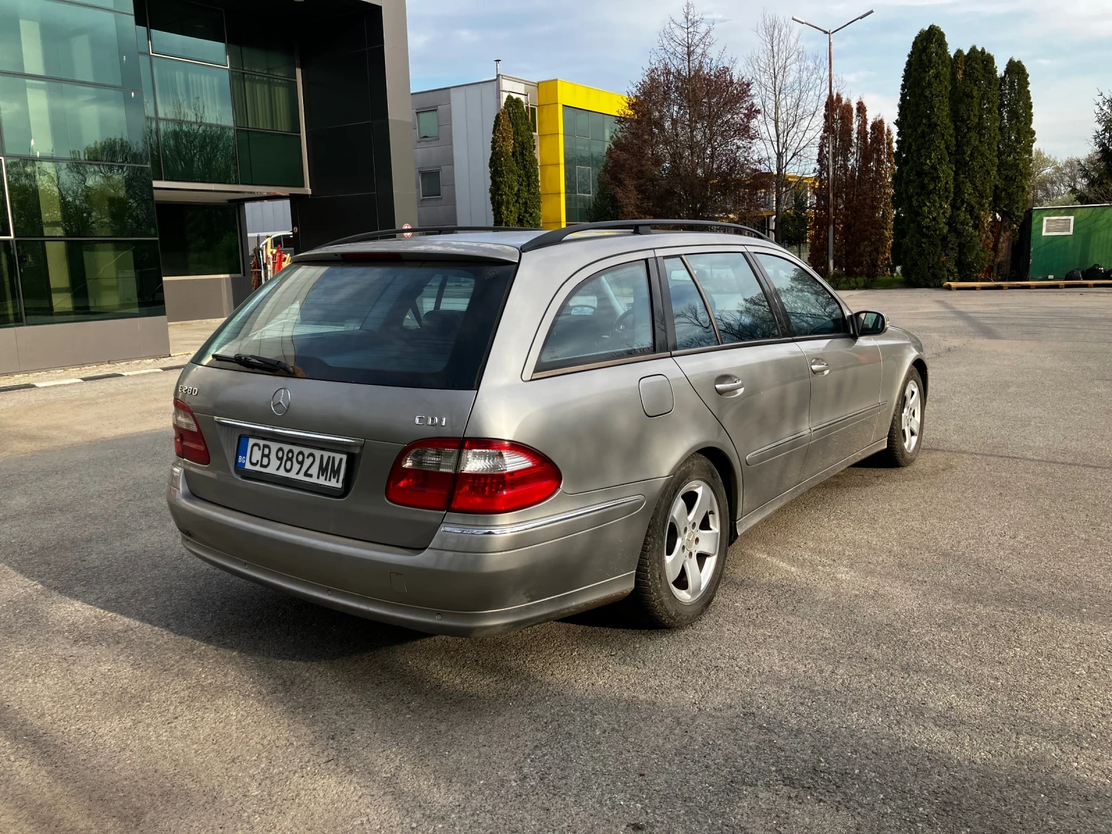 Mercedes-Benz E 280 Avantgarde, снимка 5 - Автомобили и джипове - 54272269