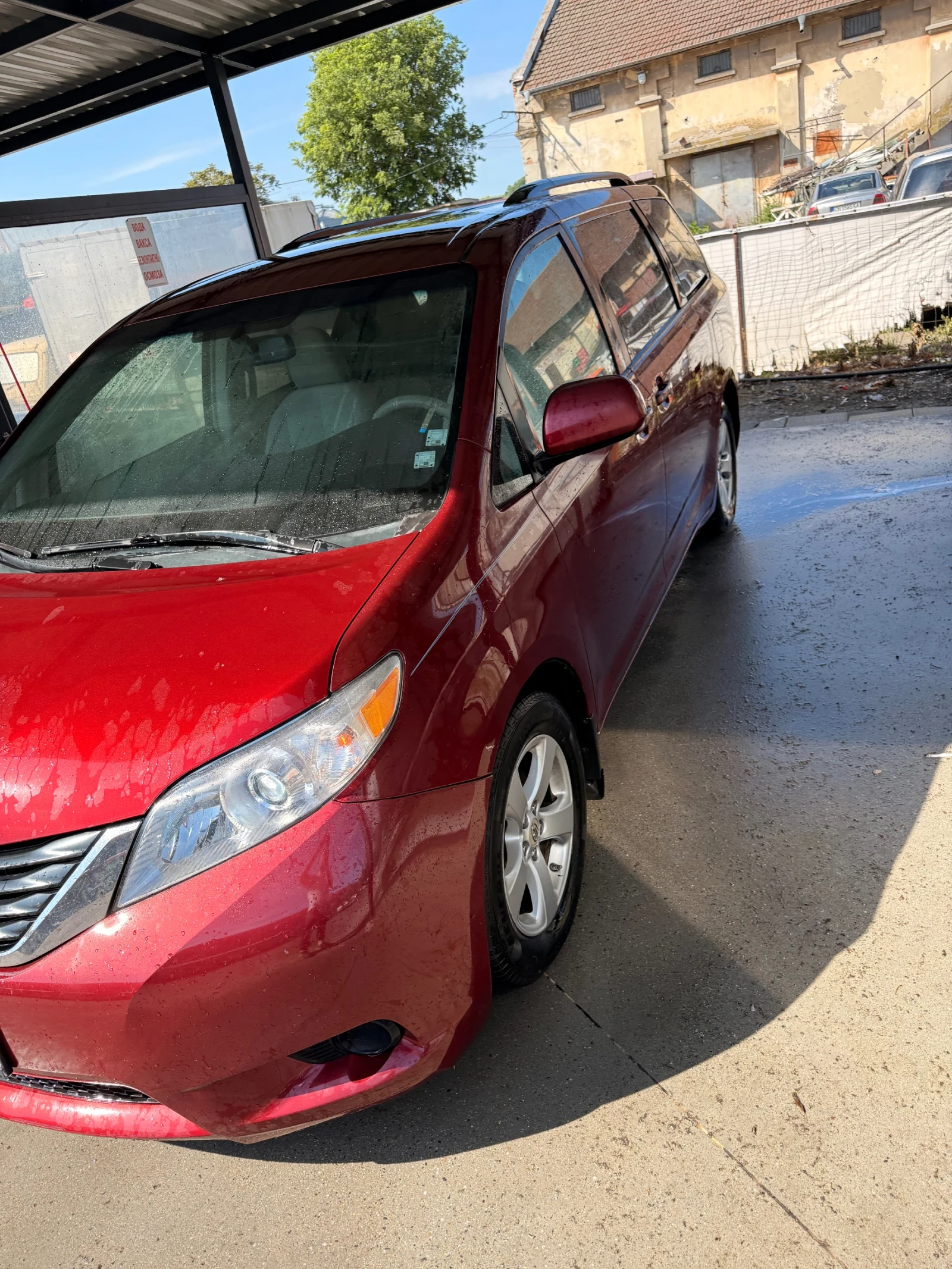 Toyota Sienna, снимка 2 - Автомобили и джипове - 54602415
