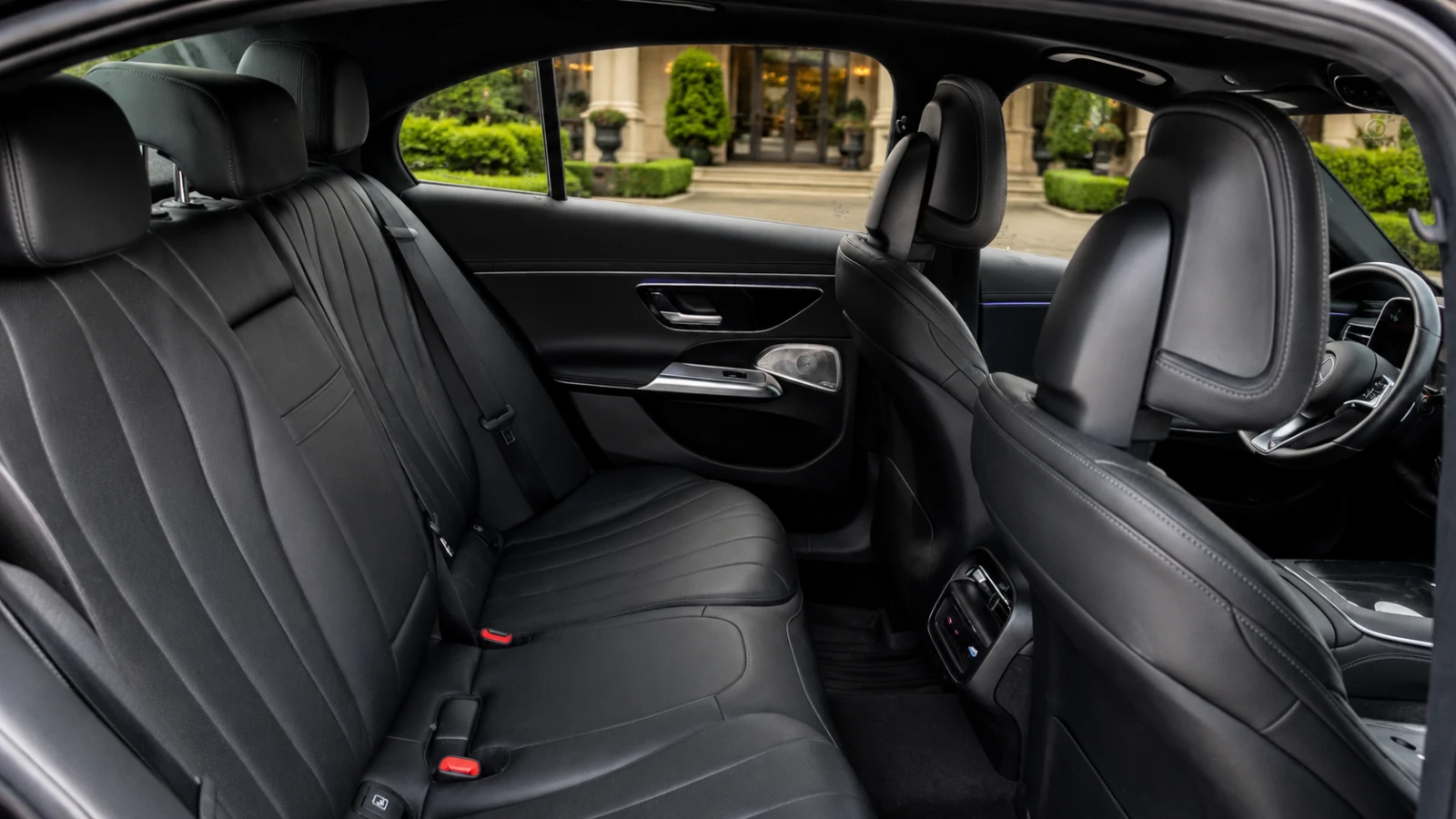Mercedes-Benz E 300, снимка 10 - Автомобили и джипове - 54669895