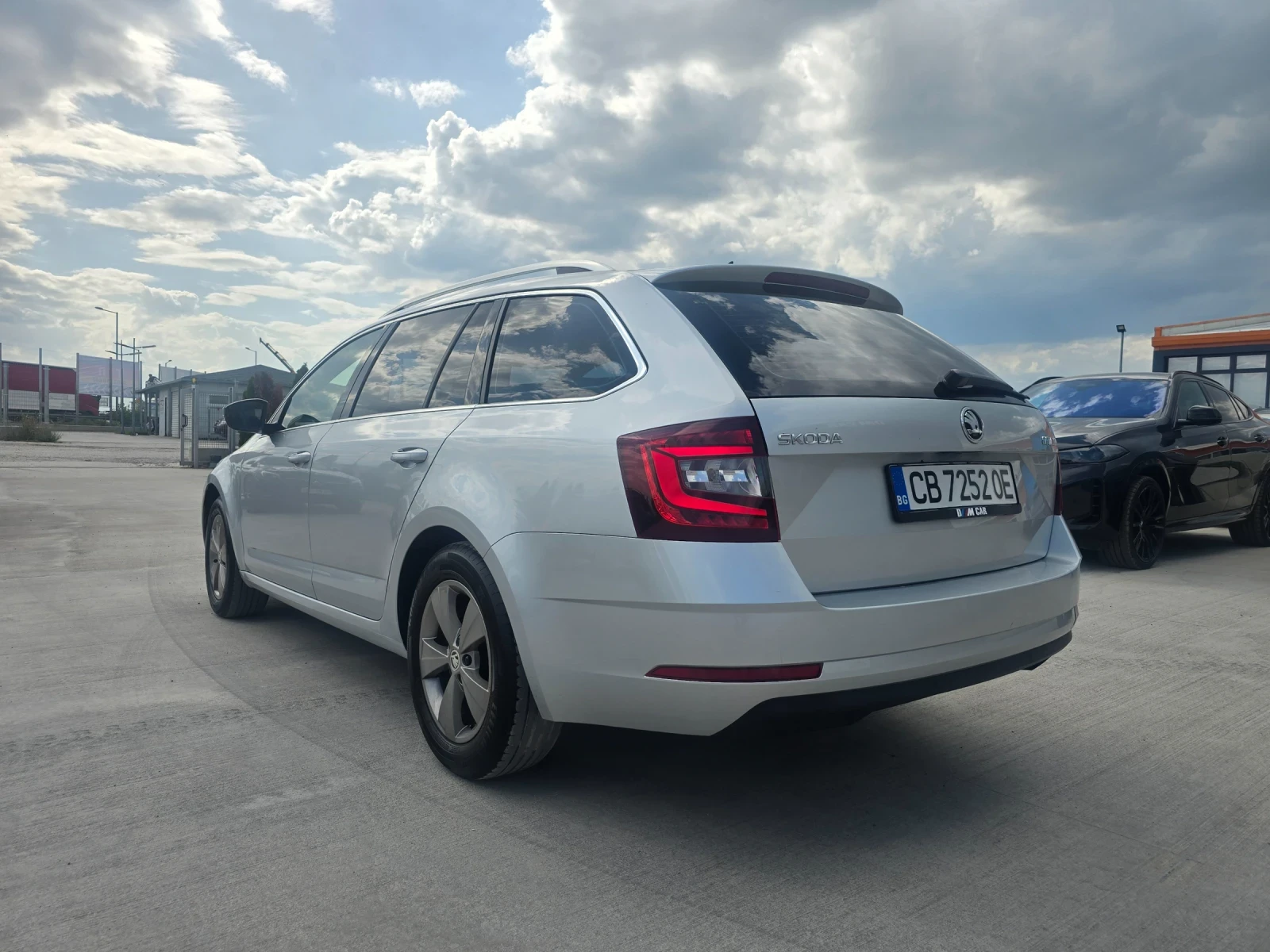 Skoda Octavia 2.0 TDI/ПОДГРЕВ/ОБСЛУЖЕНА, снимка 6 - Автомобили и джипове - 54868807