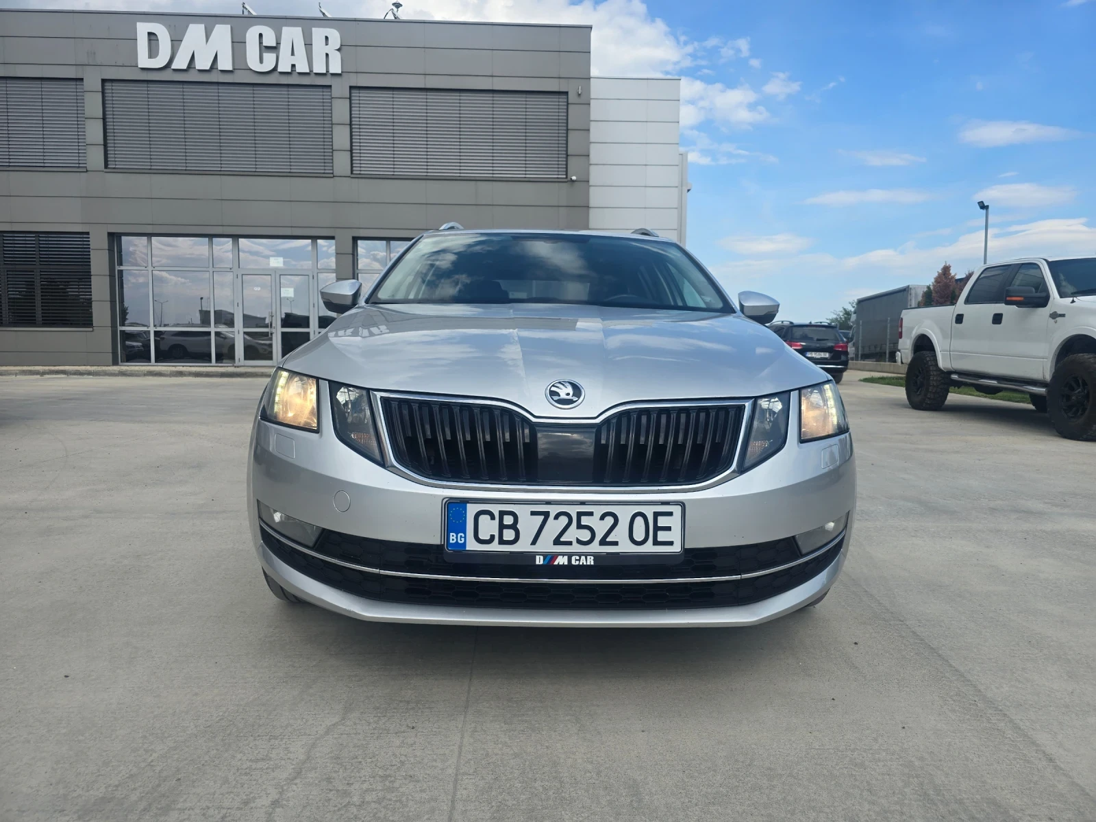 Skoda Octavia 2.0 TDI/ПОДГРЕВ/ОБСЛУЖЕНА, снимка 3 - Автомобили и джипове - 54868807