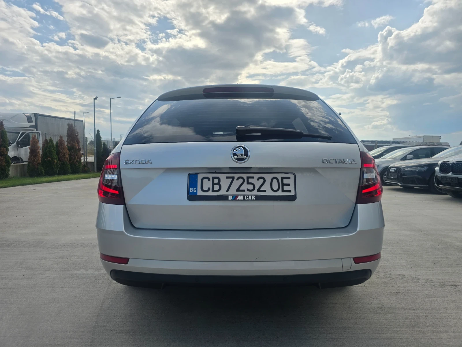 Skoda Octavia 2.0 TDI/ПОДГРЕВ/ОБСЛУЖЕНА, снимка 7 - Автомобили и джипове - 54868807