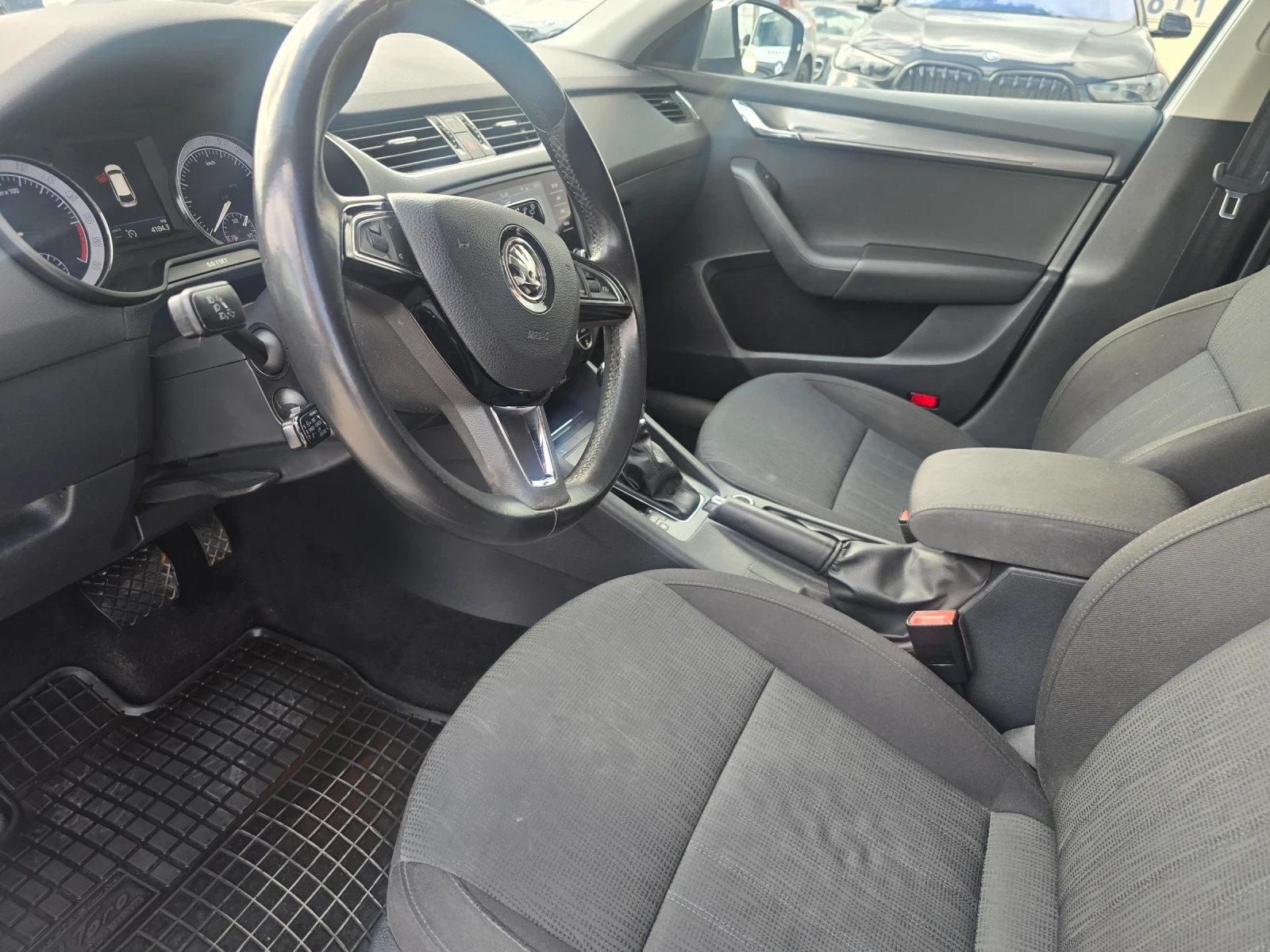 Skoda Octavia 2.0 TDI/ПОДГРЕВ/ОБСЛУЖЕНА, снимка 9 - Автомобили и джипове - 54868807