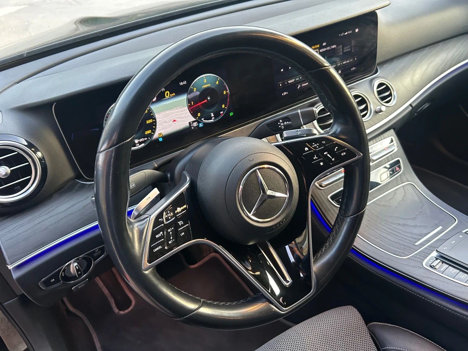 Mercedes-Benz E 220 CDI AMG, снимка 6 - Автомобили и джипове - 56330664