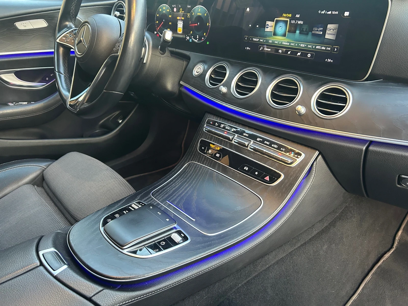 Mercedes-Benz E 220 CDI AMG, снимка 12 - Автомобили и джипове - 56330664