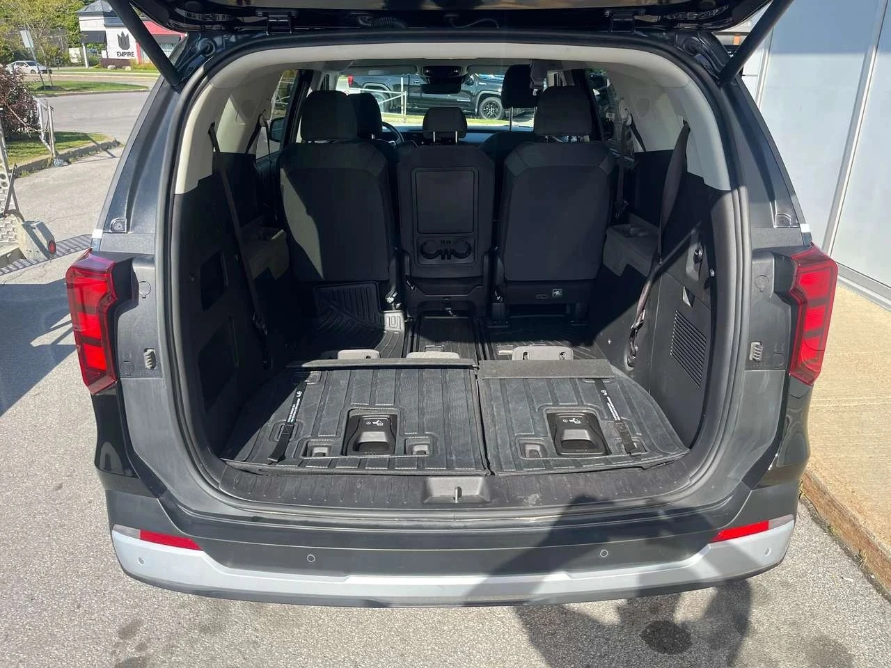 Kia Carnival, снимка 11 - Автомобили и джипове - 56706744