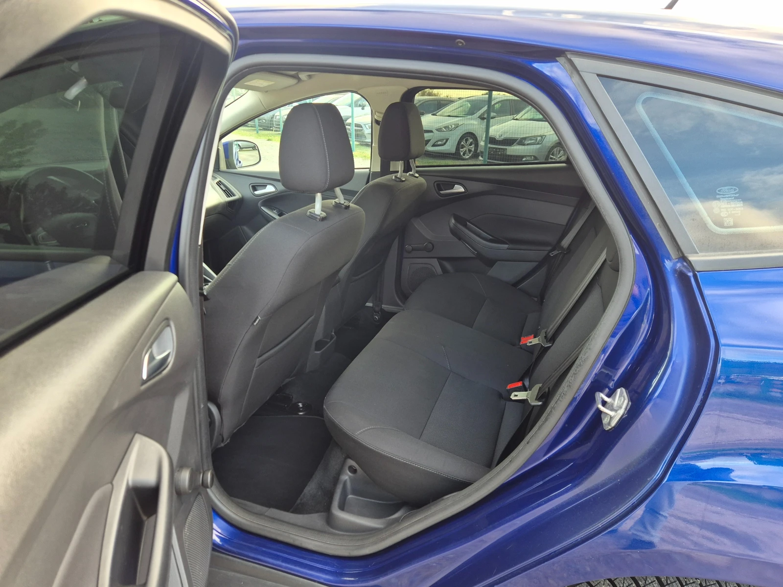 Ford Focus 1.0i, снимка 12 - Автомобили и джипове - 56717782