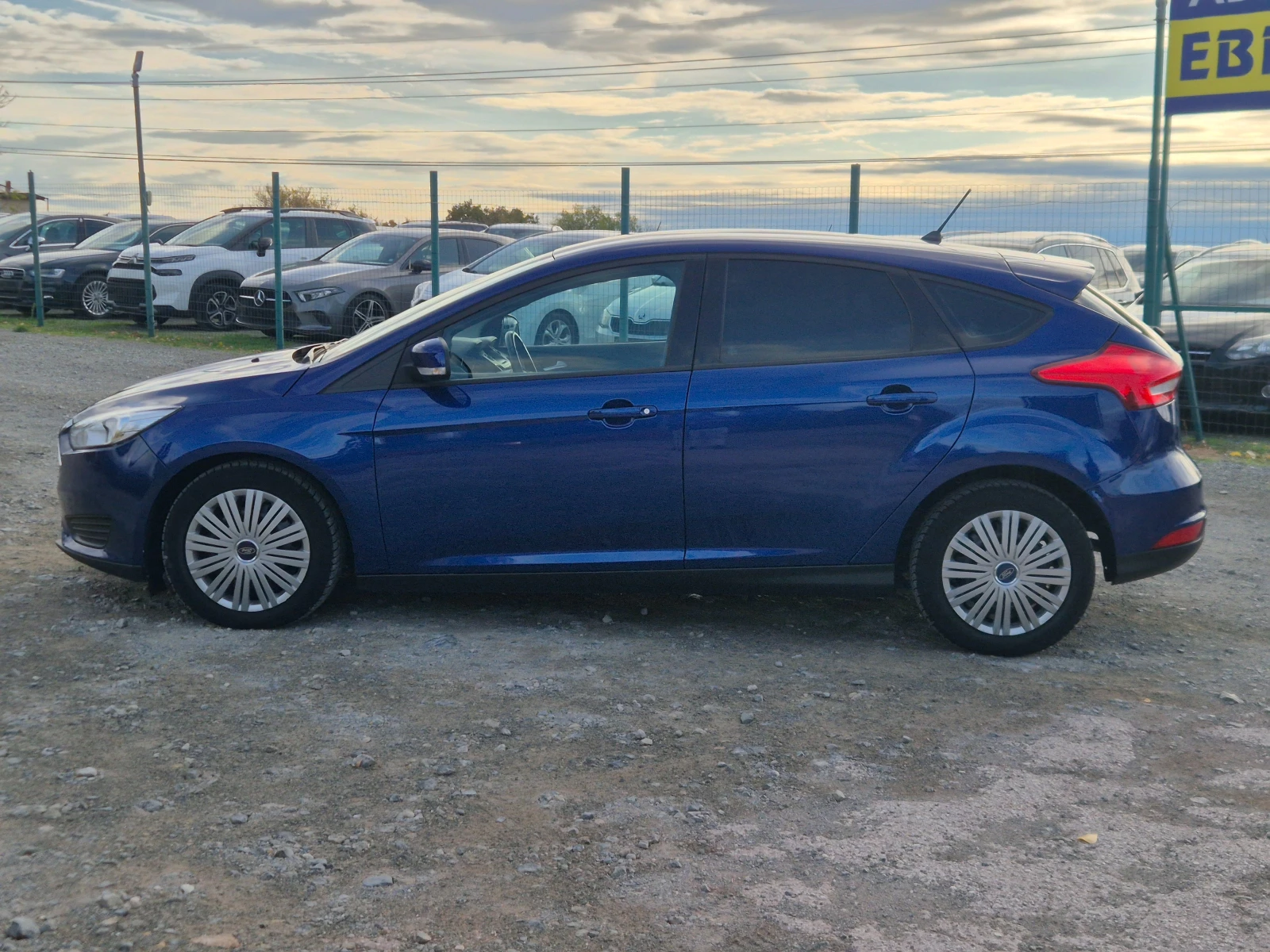 Ford Focus 1.0i, снимка 2 - Автомобили и джипове - 56717782