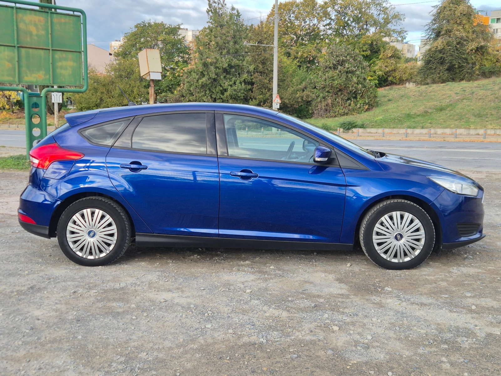 Ford Focus 1.0i, снимка 6 - Автомобили и джипове - 56717782