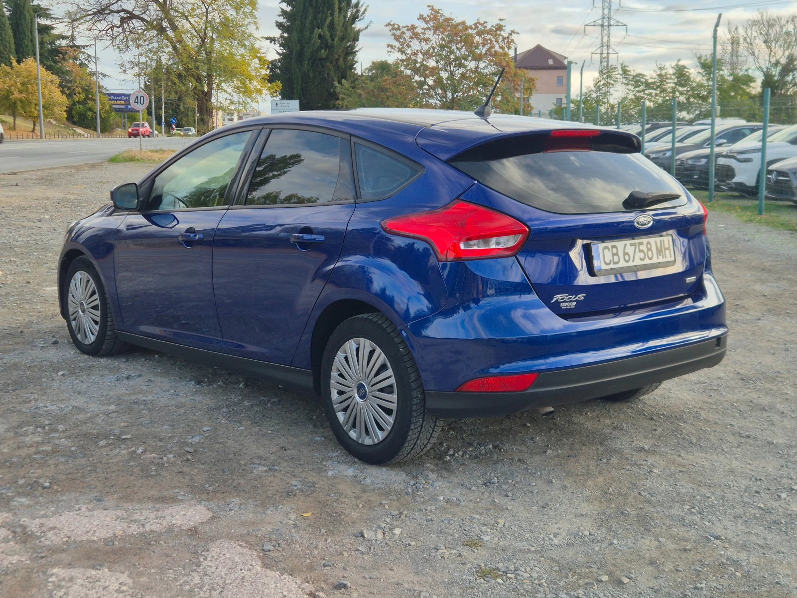 Ford Focus 1.0i, снимка 3 - Автомобили и джипове - 56717782
