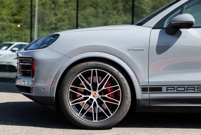 Porsche Cayenne S E-HYBRID/FACELIFT/BOSE/HEAD UP/360/PANO/, снимка 3 - Автомобили и джипове - 53166204