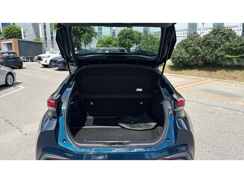 Toyota C-HR 2.0 PHEV COOL, снимка 10 - Автомобили и джипове - 55257134