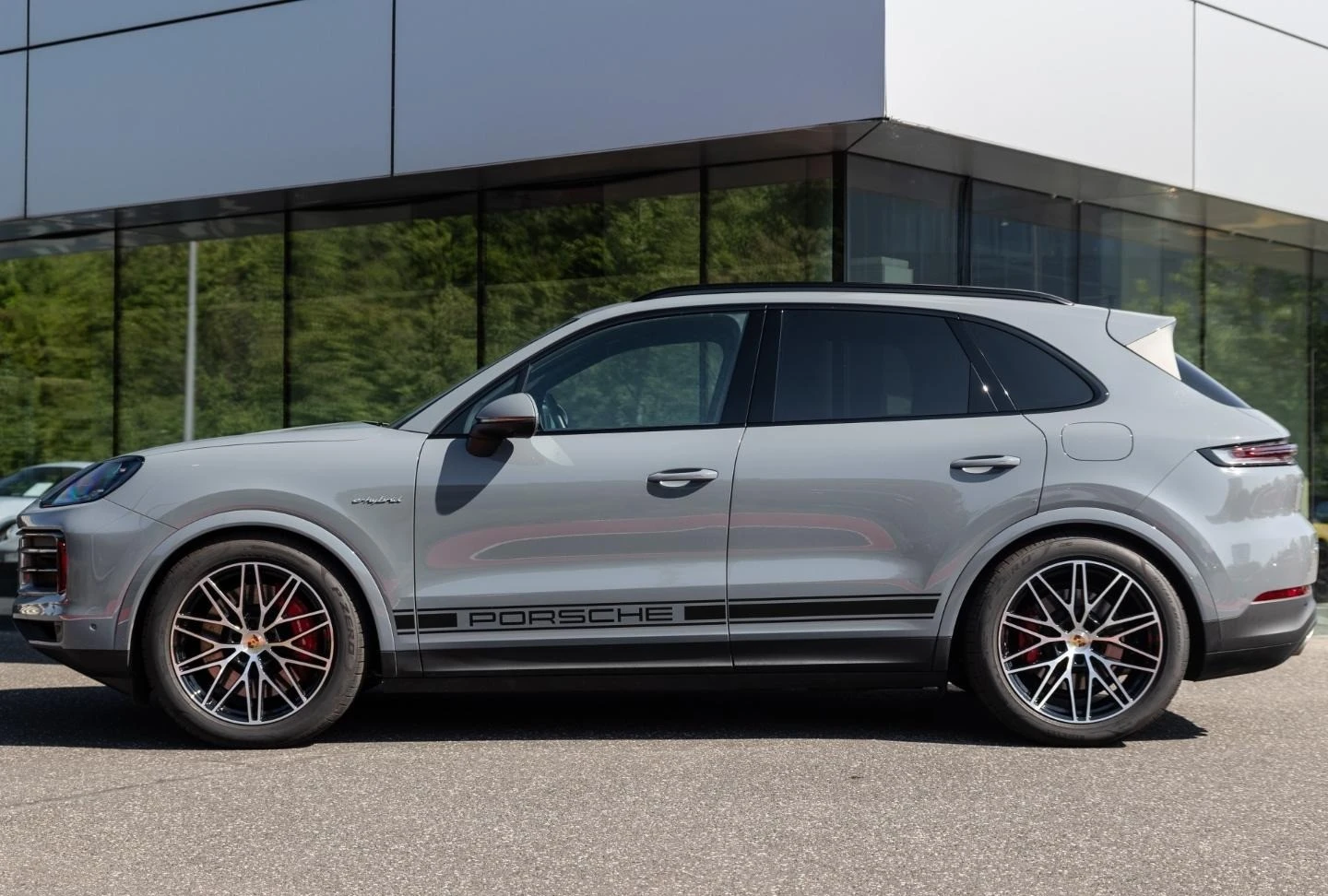 Porsche Cayenne S E-HYBRID/FACELIFT/BOSE/HEAD UP/360/PANO/ - изображение 4