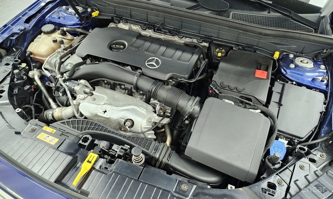 Mercedes-Benz GLB 220* KEYLESS* КАМЕРИ* ПАНОРАМА* КОЖА* ПОДГРЕВ* , снимка 15 - Автомобили и джипове - 54073168