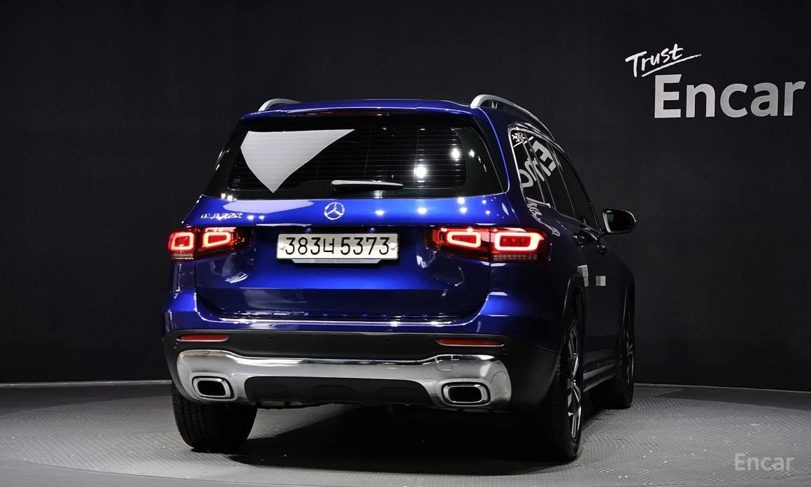 Mercedes-Benz GLB 220* KEYLESS* КАМЕРИ* ПАНОРАМА* КОЖА* ПОДГРЕВ* , снимка 4 - Автомобили и джипове - 54073168