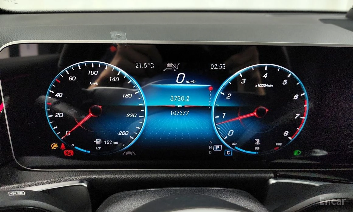 Mercedes-Benz GLB 220* KEYLESS* КАМЕРИ* ПАНОРАМА* КОЖА* ПОДГРЕВ* , снимка 7 - Автомобили и джипове - 54073168