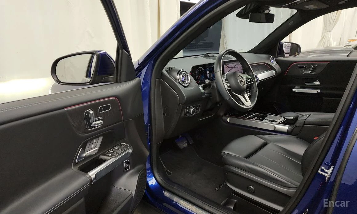 Mercedes-Benz GLB 220* KEYLESS* КАМЕРИ* ПАНОРАМА* КОЖА* ПОДГРЕВ* , снимка 8 - Автомобили и джипове - 54073168