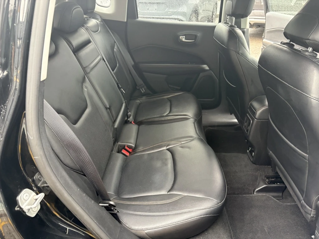 Jeep Compass Limited 2.4i , снимка 11 - Автомобили и джипове - 54503510
