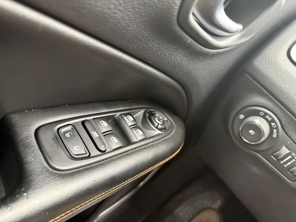 Jeep Compass Limited 2.4i , снимка 10 - Автомобили и джипове - 54503510