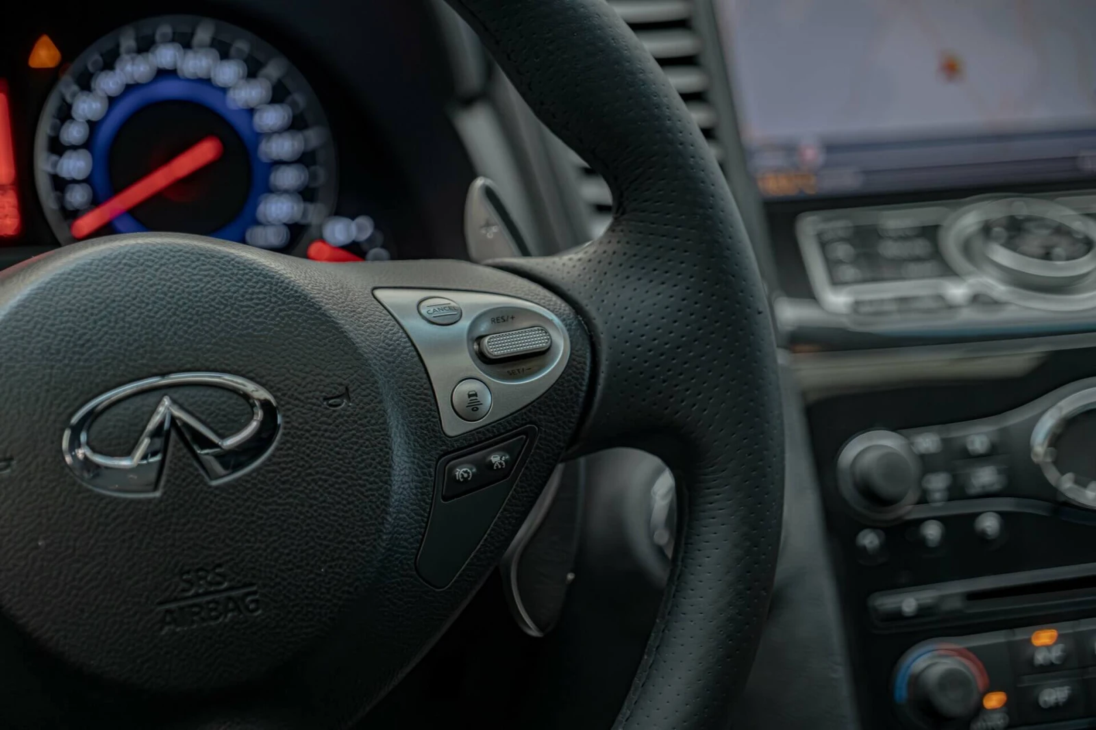 Infiniti Fx 37 LPG/Обдухване/Камера/Bose/Distronic, снимка 14 - Автомобили и джипове - 54759263