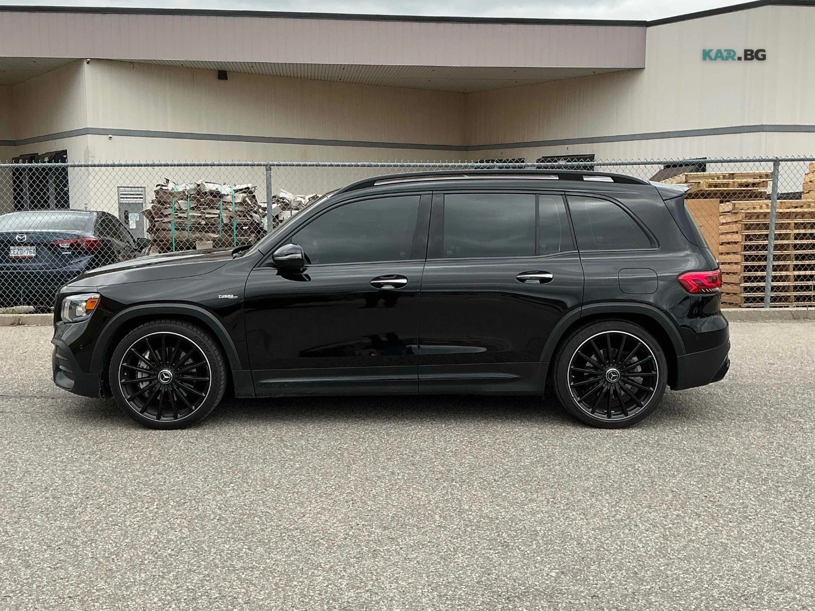 Mercedes-Benz GLB35AMG * AвтоКредит * (ЦЕНА ДО БГ), снимка 3 - Автомобили и джипове - 54830719