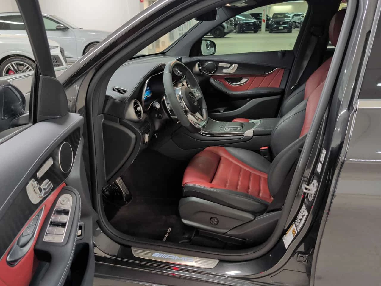 Mercedes-Benz GLC 43 AMG * CARFAX * БЕЗ ПЪРВОНАЧАЛНА ВНОСКА, снимка 5 - Автомобили и джипове - 55422531